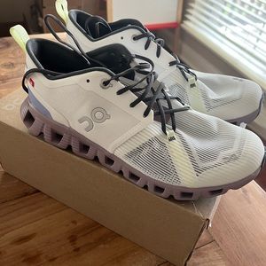 NWT - On Cloud X 3 Shift Cross Training Shoe (Women)
 - size 9  / purple / Heron